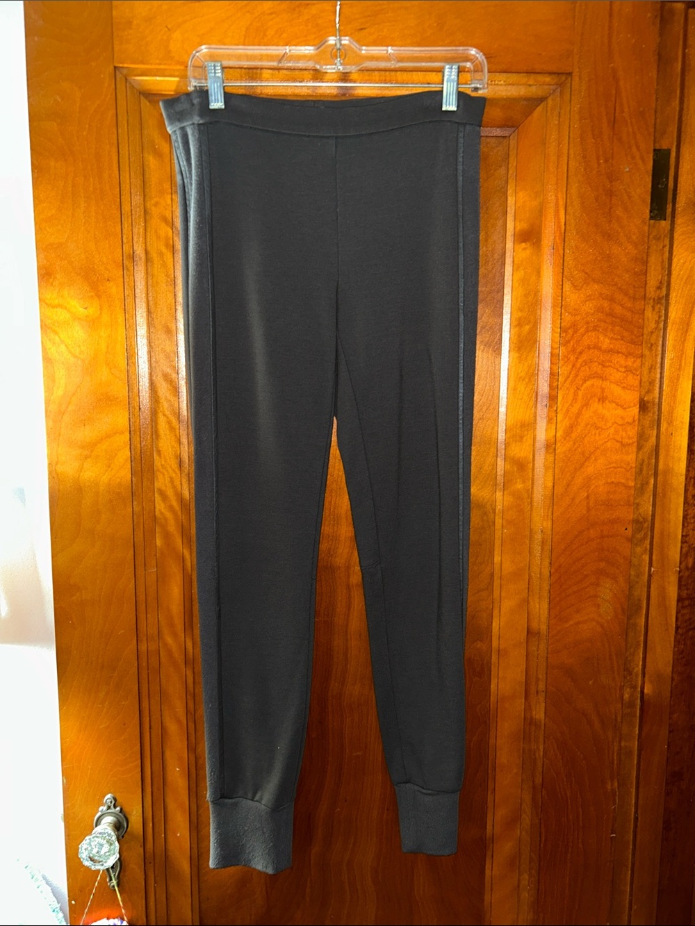 Vince Loden green women’s  tapered jogger/leggings; Medium
